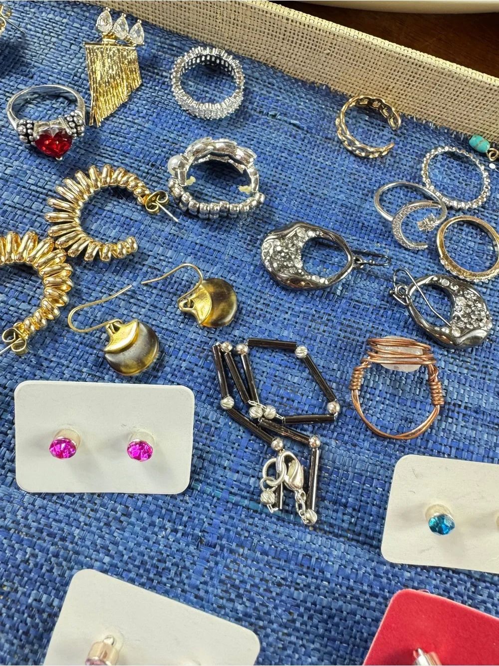 25 Piece LOT All Wearable
